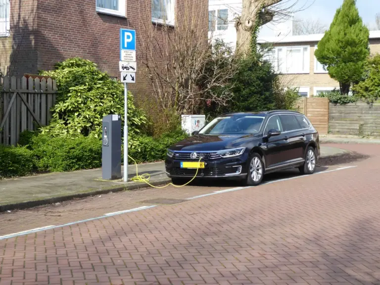 laadpaal thuis installeren alles wat je moet weten in 2024