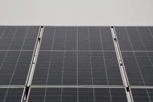zonnepanelen combineren met een thuisbatterij is het de moeite waard